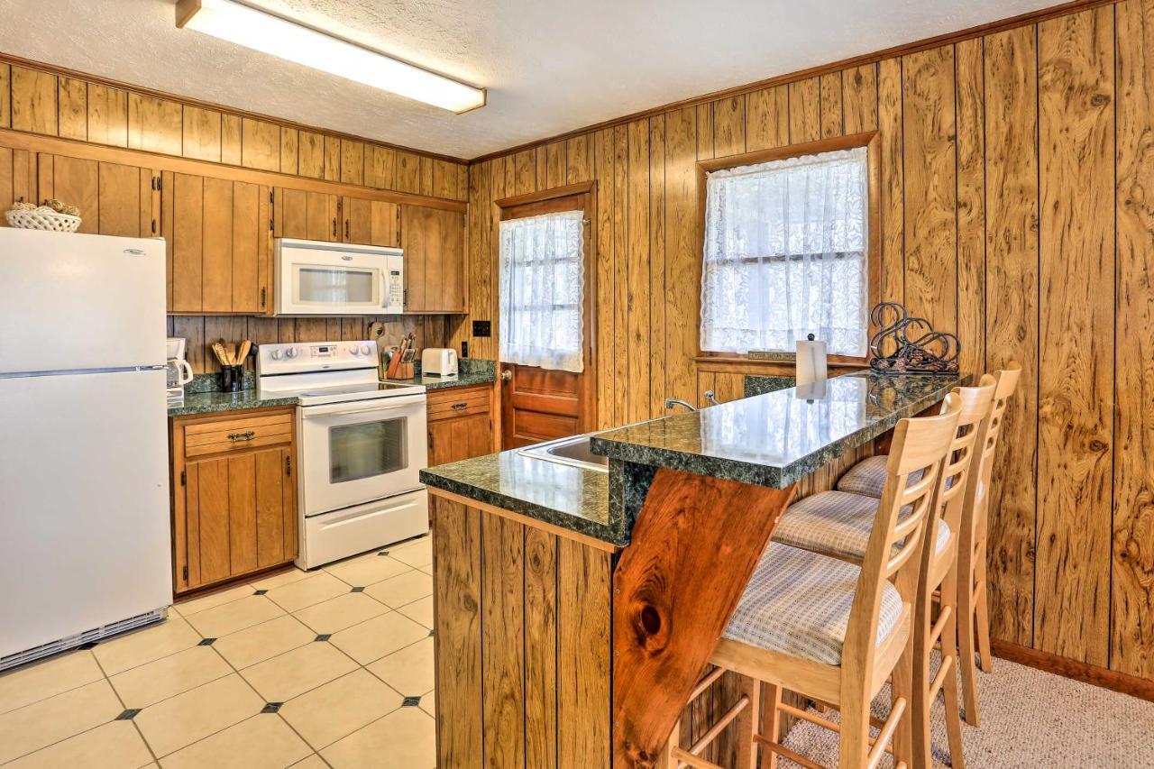 Lake Waccamaw Home With Fenced Yard And Shared Pier! ภายนอก รูปภาพ