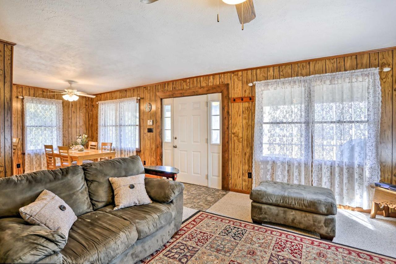 Lake Waccamaw Home With Fenced Yard And Shared Pier! ภายนอก รูปภาพ