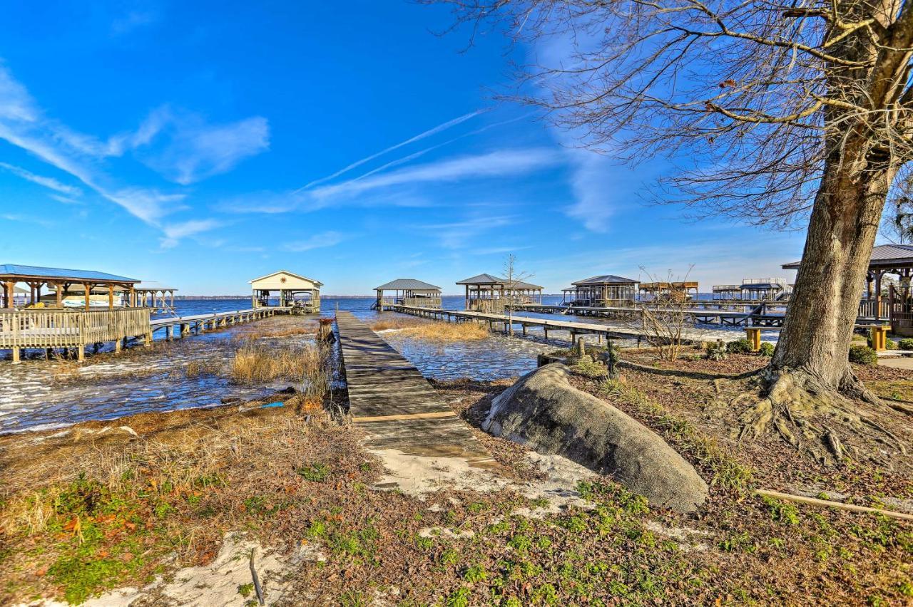 Lake Waccamaw Home With Fenced Yard And Shared Pier! ภายนอก รูปภาพ