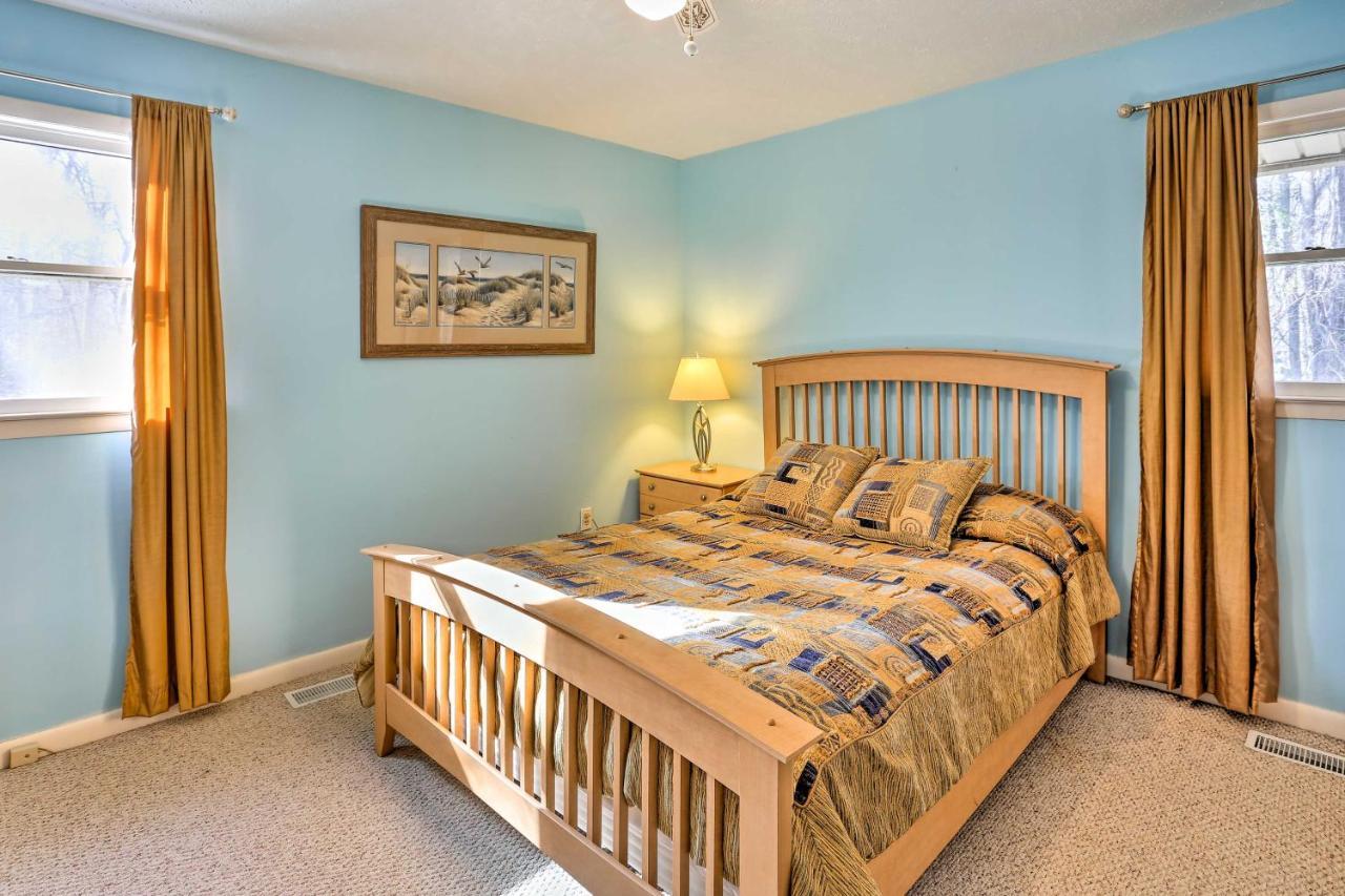 Lake Waccamaw Home With Fenced Yard And Shared Pier! ภายนอก รูปภาพ