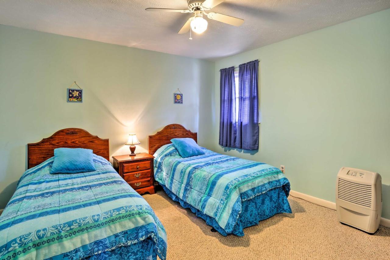 Lake Waccamaw Home With Fenced Yard And Shared Pier! ภายนอก รูปภาพ
